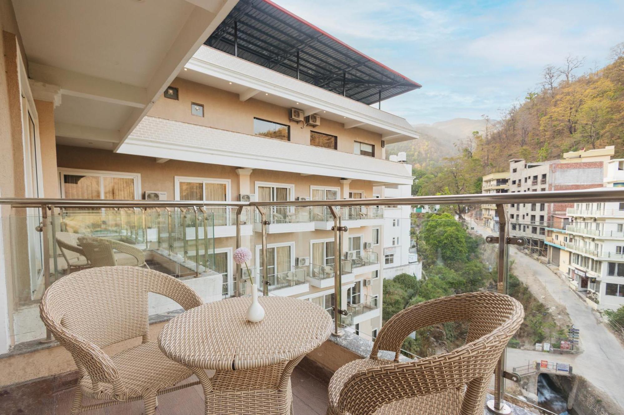 Stone Wood Hotel, Rishīkesh Zewnętrze zdjęcie