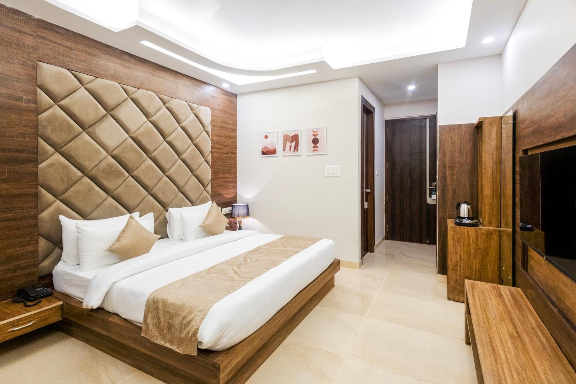 Stone Wood Hotel, Rishīkesh Zewnętrze zdjęcie